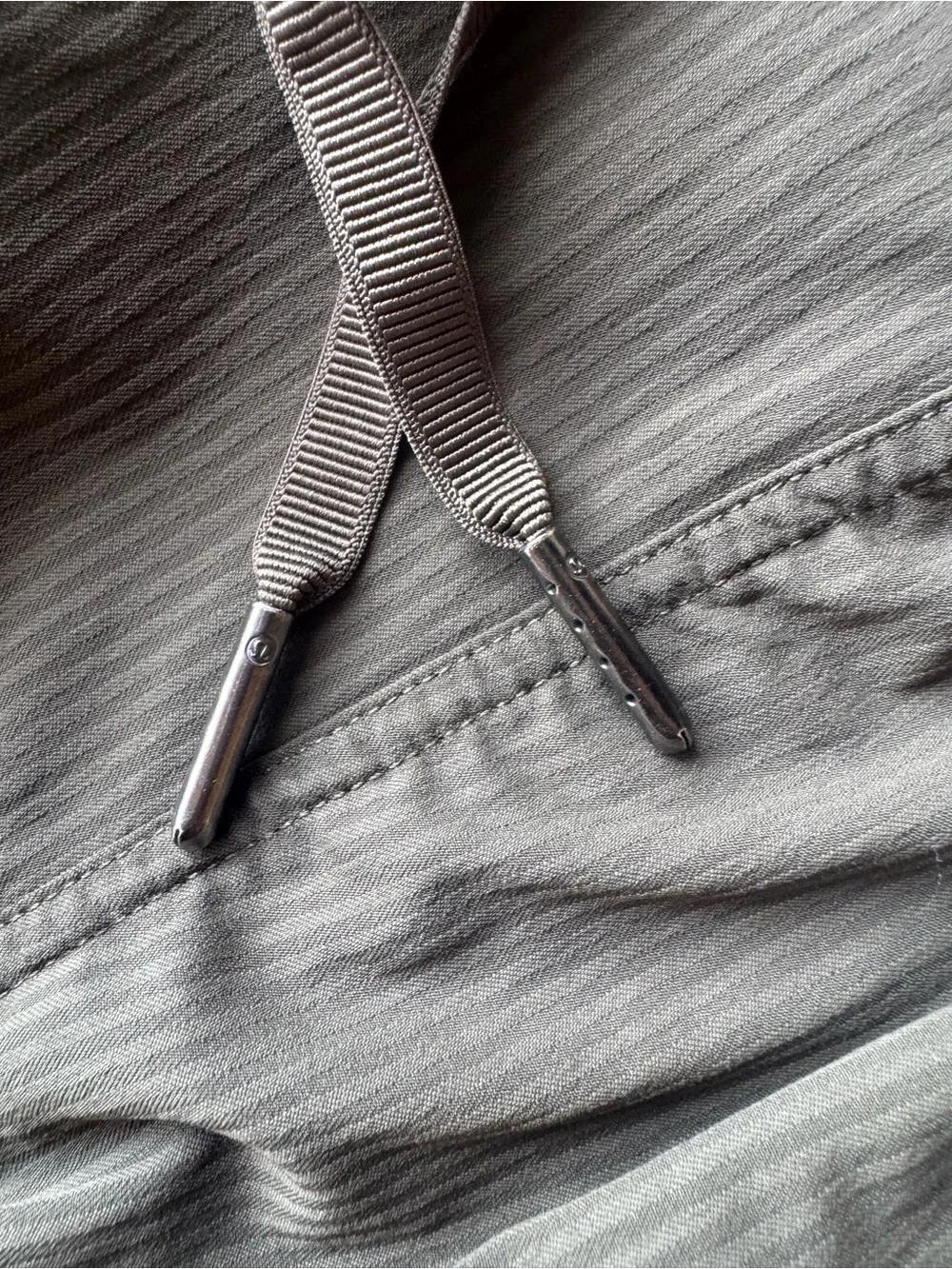 Used in Excellent condition. Used SZ 8 Lululemon Dance Studio Mid-Rise Jogger Da